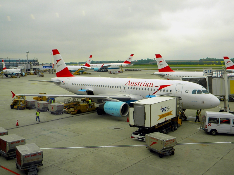 austrian_airlines_oe-lbt.jpg
